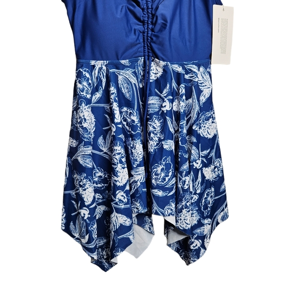 BloomChic Swim Women's Blue White Floral Tankini Top Swimsuit NWT Size 10 - Picture 5 of 9